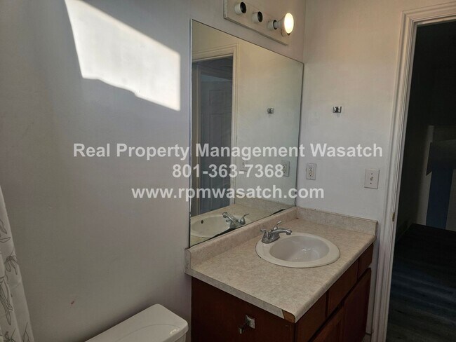 Building Photo - Perfect Multi Level home in West Vally City Utah