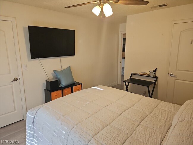 Building Photo - 2200 S Fort Apache Rd