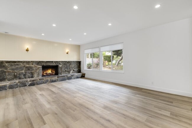 Building Photo - 27026 De Berry Dr