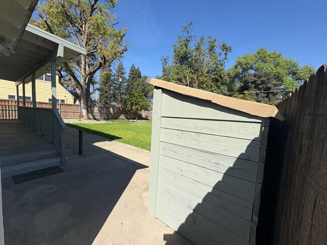 Building Photo - Charming home located in Beverly Glenn Rent Ready!