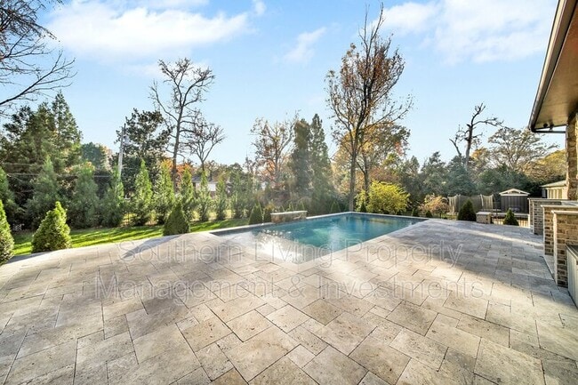 Building Photo - 2011 Sharon Ave