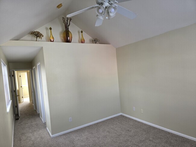 Building Photo - 10507 W Maplewood Dr