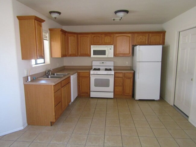 Building Photo - 3603 Los Encinos