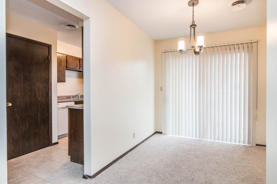 Building Photo - 811 Dondee Dr