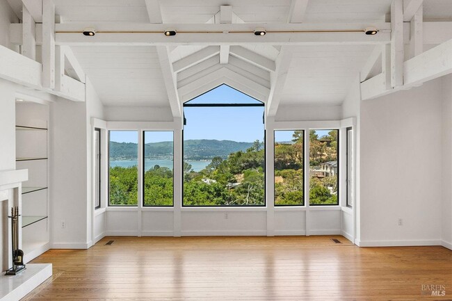Building Photo - 19 Venado Dr