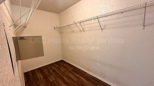 Building Photo - 5520 Bush Creek Way