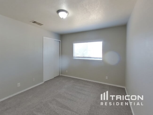 Building Photo - 8015 Palmetto Pl