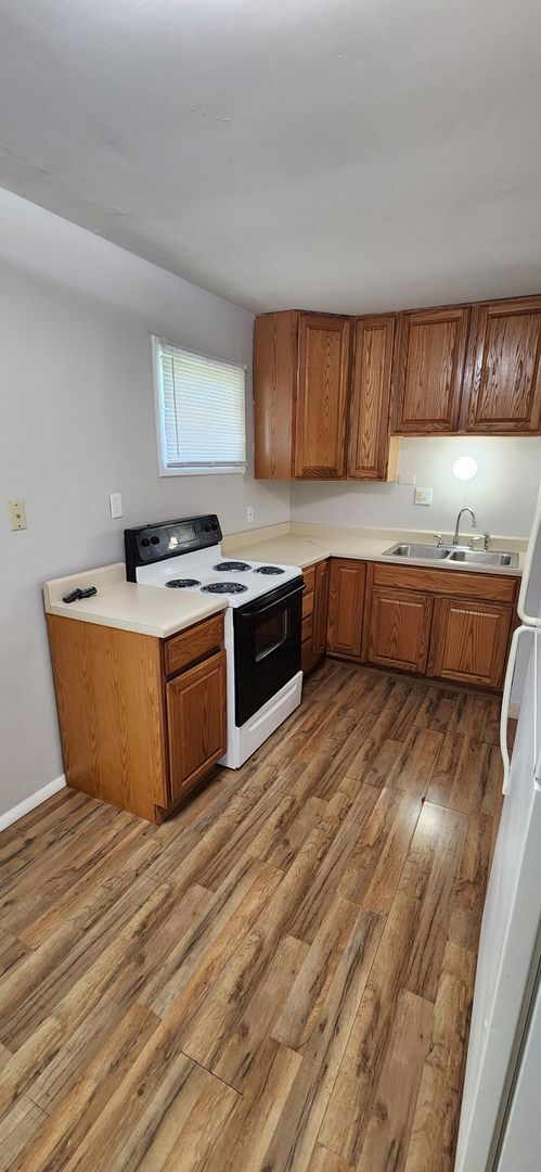 Building Photo - Great 3 bedroom 2 bath rancher at an amazi...