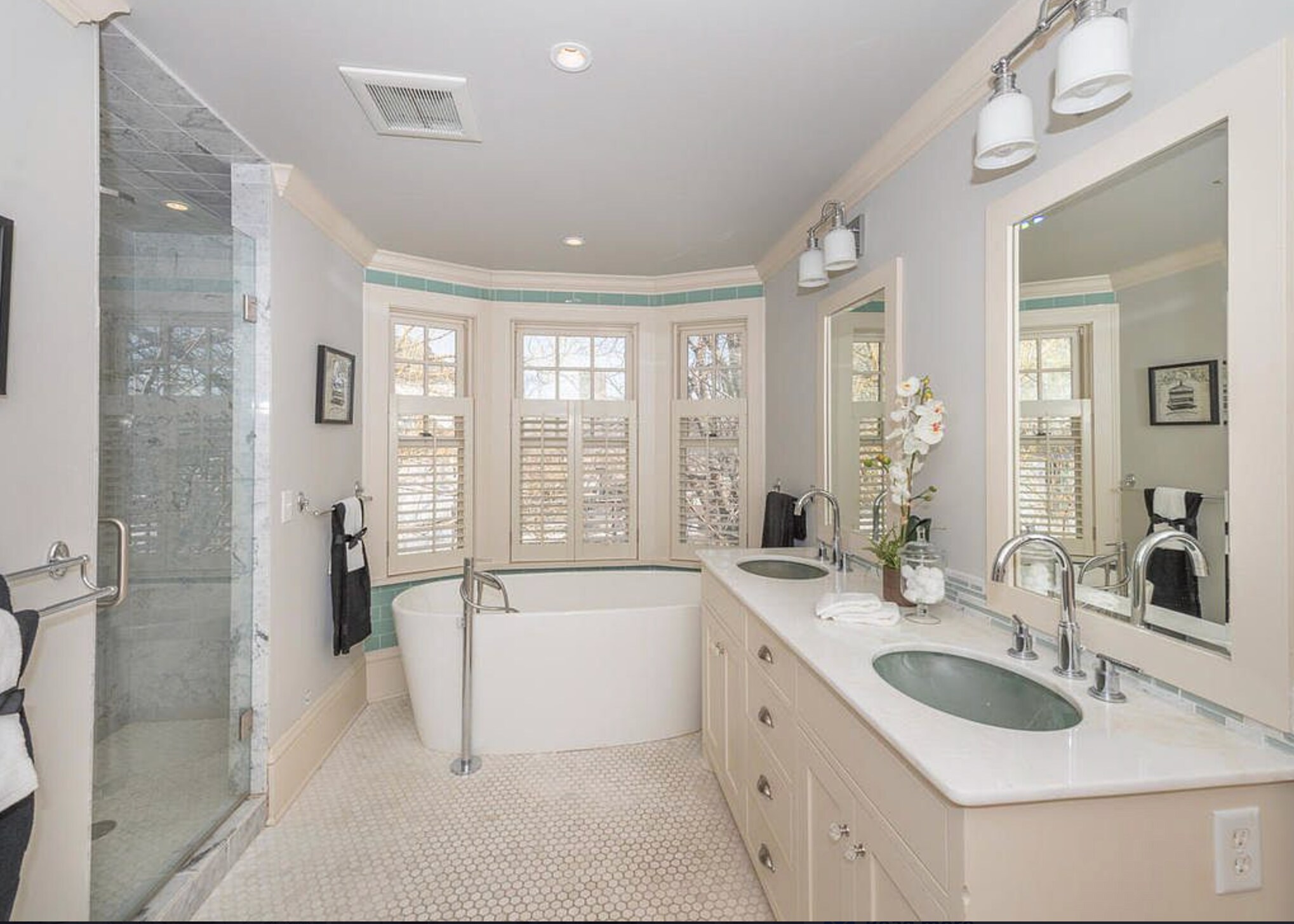 Bathroom - 1827 Kenwood Pky