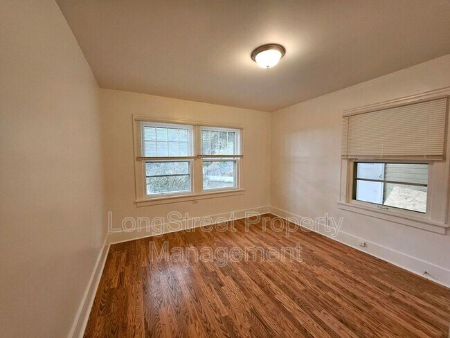 Building Photo - 801 SW Broadway Dr