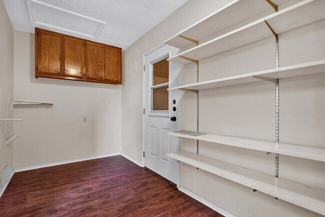 Building Photo - 1101 Cresswell Dr