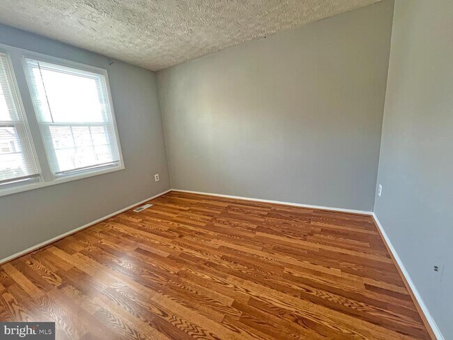 Building Photo - 8104 Willowdale Ct