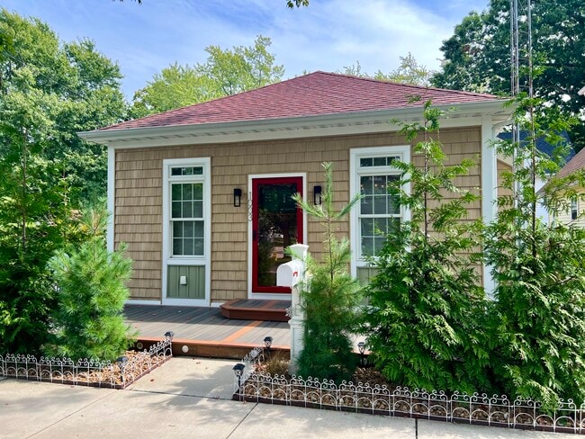 Primary Photo - 1003 Court St