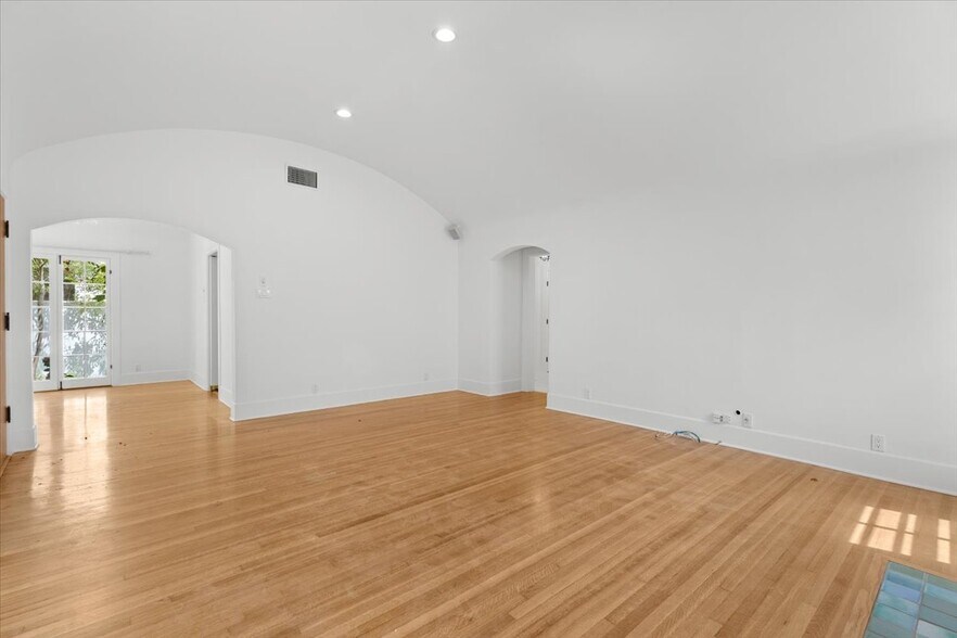 Building Photo - 229 15th St