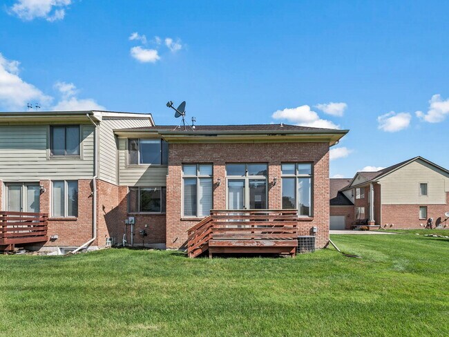 Building Photo - 1038 Lorenzo Ct