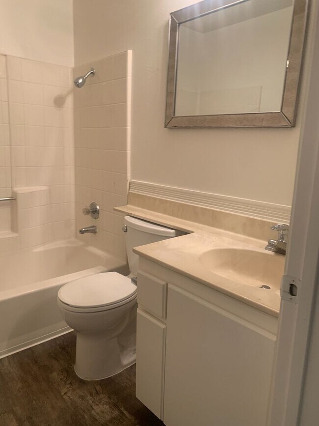 Building Photo - Large 2 Bedroom 2 Bath Condo with 1 Parking Space in Long Beach Coming Soon!