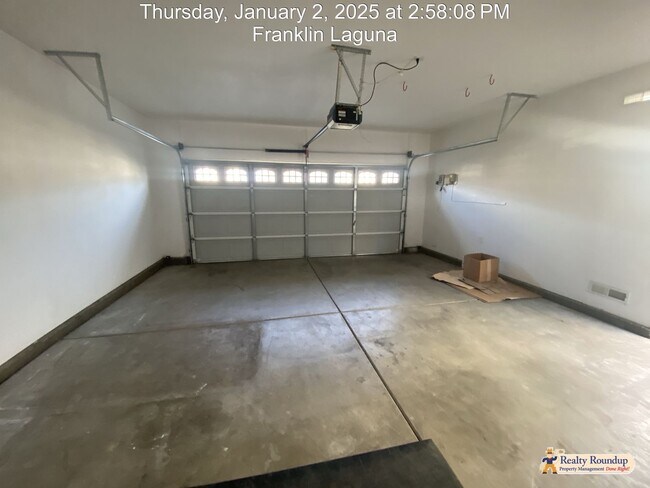 Building Photo - 5637 Lilyview Way
