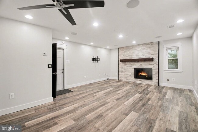 Building Photo - 24 Lipscomb Ct