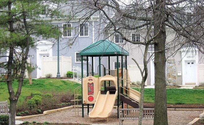 Building Photo - Gorgeous 1 Bed 1 Bath 1st Floor Condo In S...