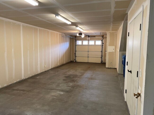 Building Photo - Large garage with attached spacious 2 bedroom townhome