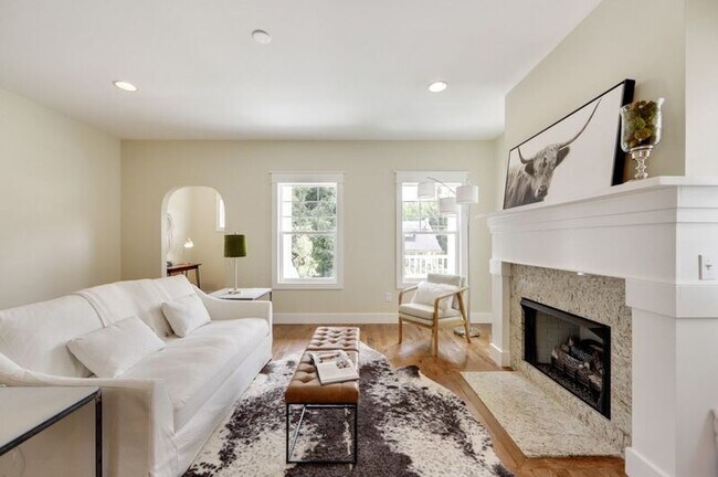 Building Photo - 1332 Lischey Ave