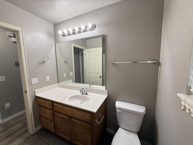 Building Photo - 4 BED! Cozy Home on Large CORNER Lot!