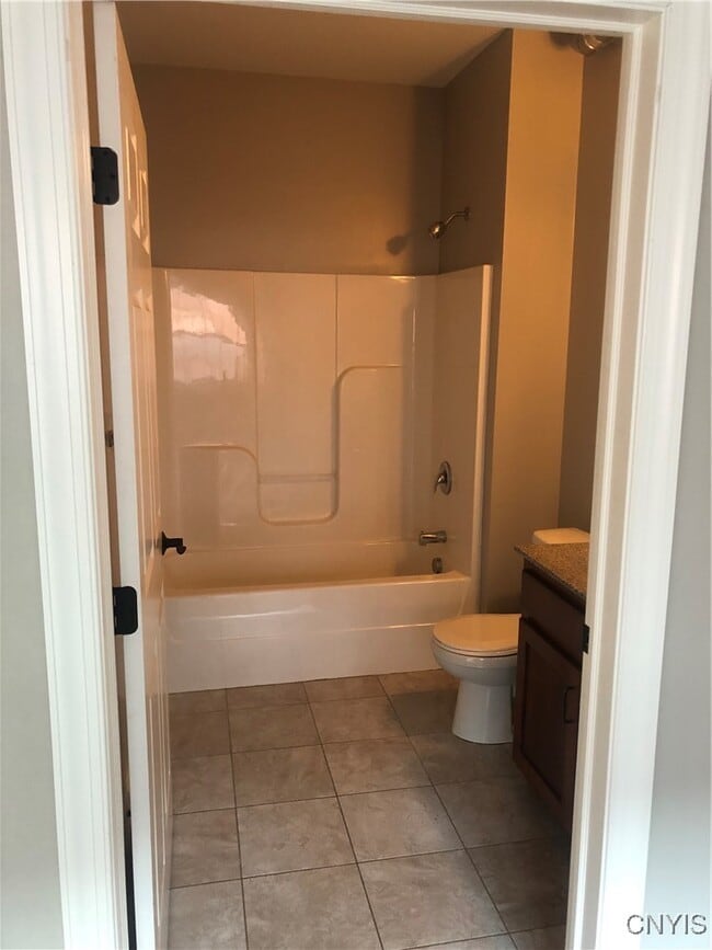 Building Photo - 721 N Clinton St