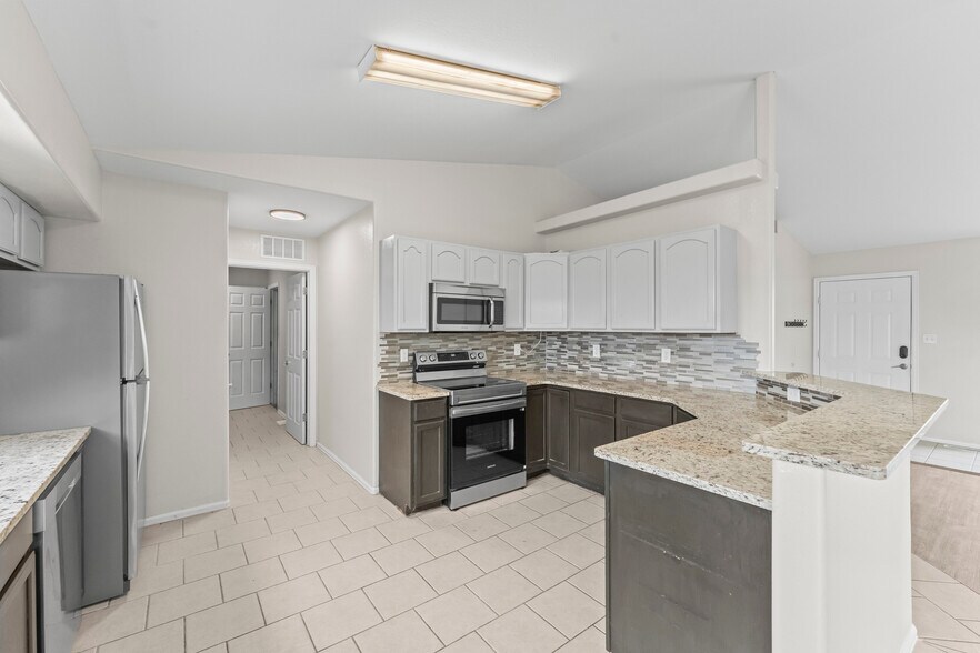 Building Photo - 133 S Spaulding Ave