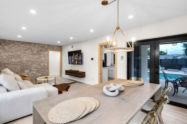 Building Photo - 6450 Perry St