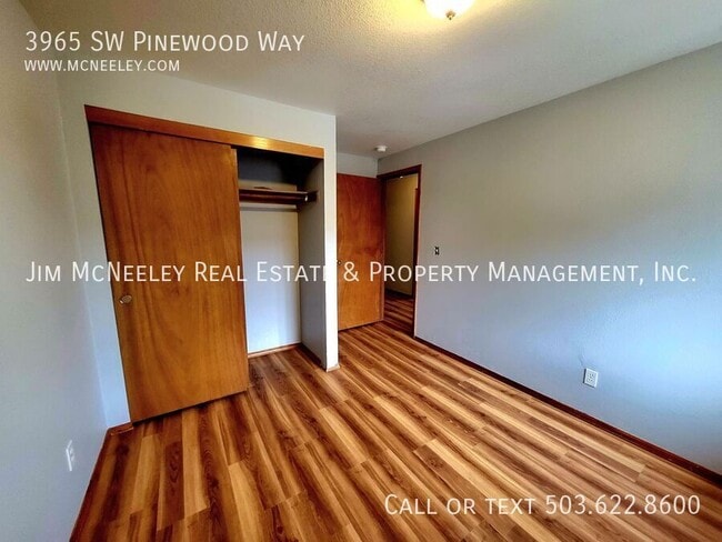 Building Photo - 3965 SW Pinewood Way