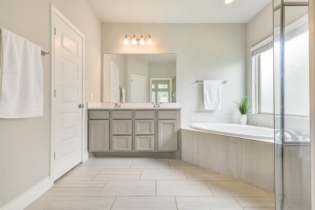 Building Photo - 19827 Bronze Spur Ct