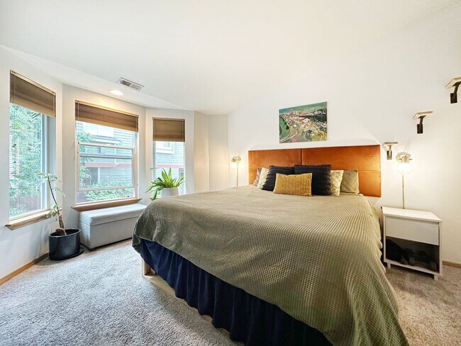 Building Photo - 2bd/1.5ba Seattle Townhome