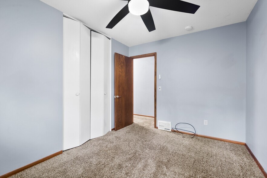 Building Photo - 4442 Vera Cruz Ave N