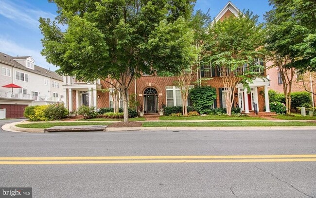 Building Photo - 913 Pleasant Dr