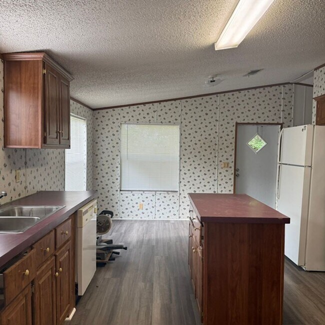 Building Photo - 3 Bedroom 2 Bath Manufactured Home