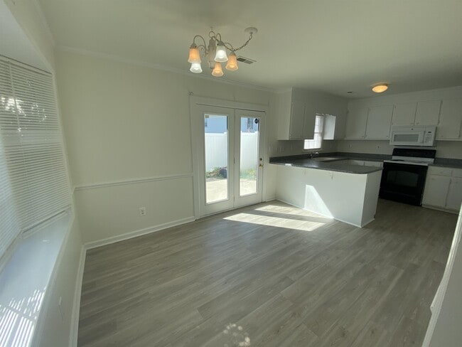 Building Photo - 3806-38D1 Sterling Pointe Dr