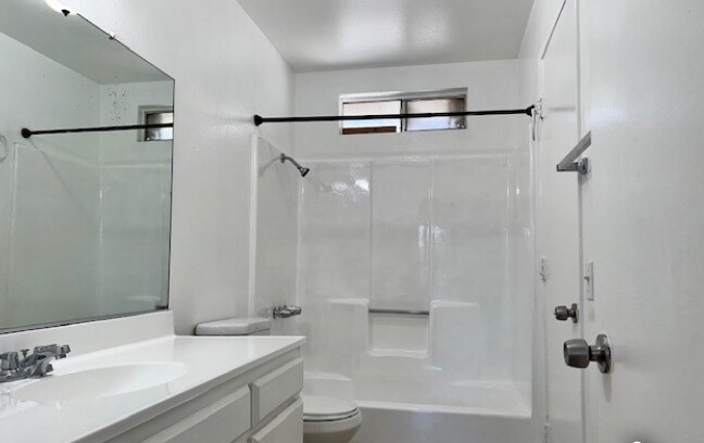 Bathroom (2 of 2) - 58785 Barron Dr