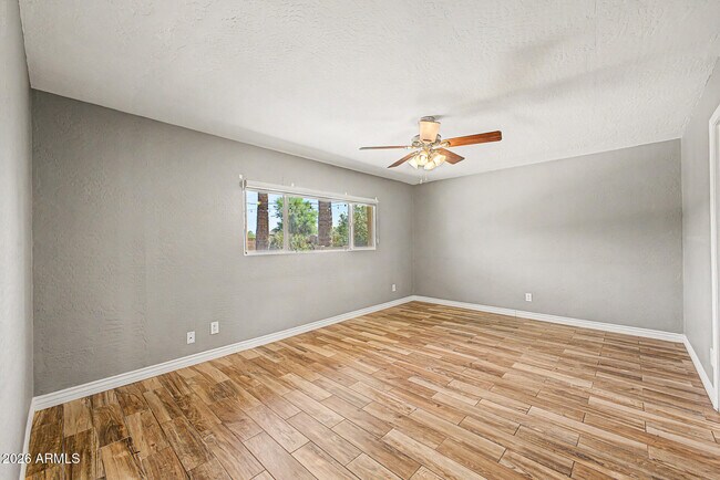Building Photo - 1340 E Donner Dr