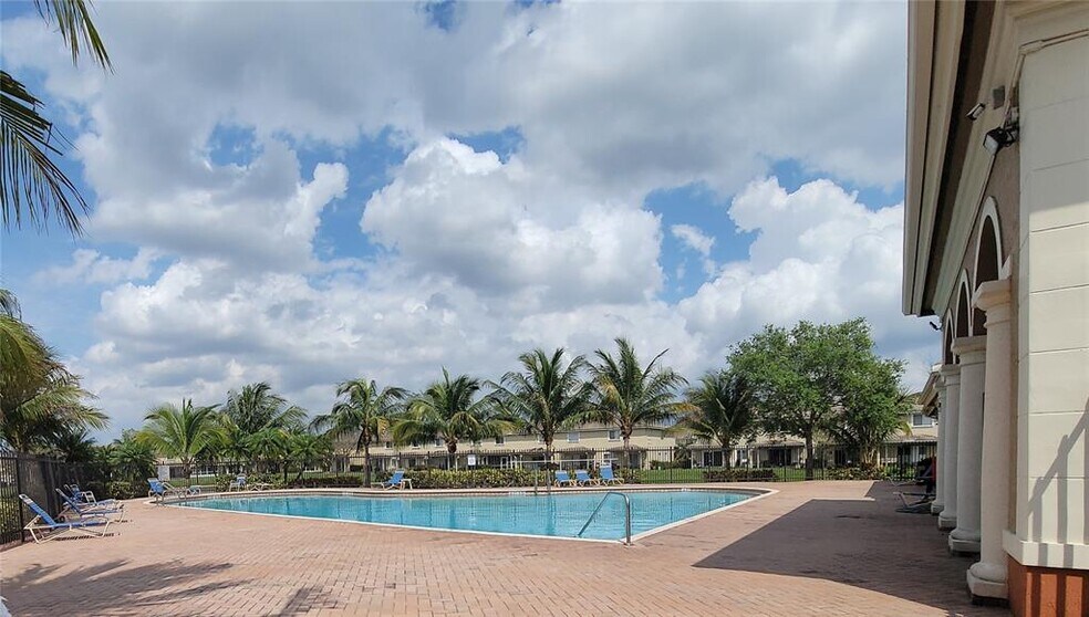 Building Photo - 5923 Manchester Way