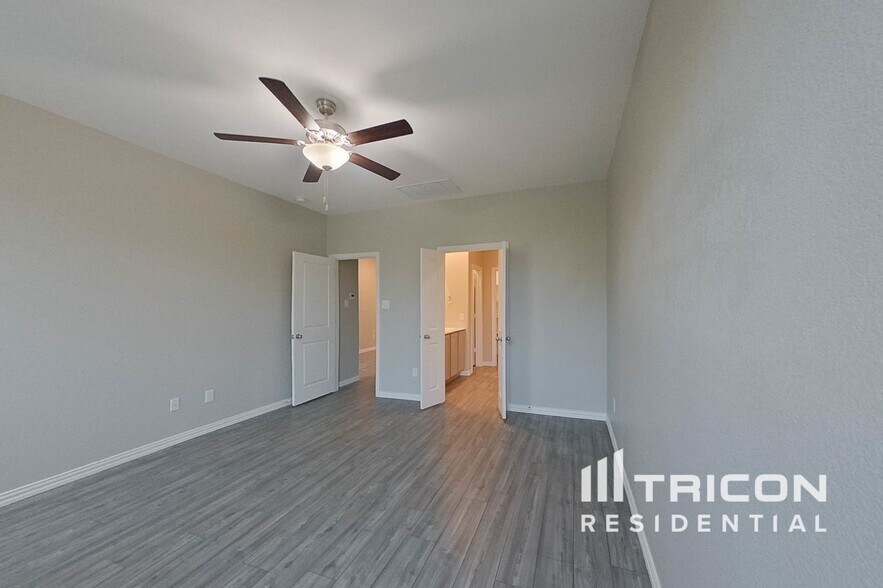 Building Photo - 2513 Starwater Dr