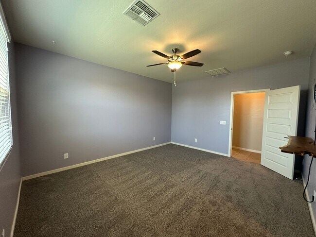 Building Photo - Single Level Home with Split Floor Plan, D...