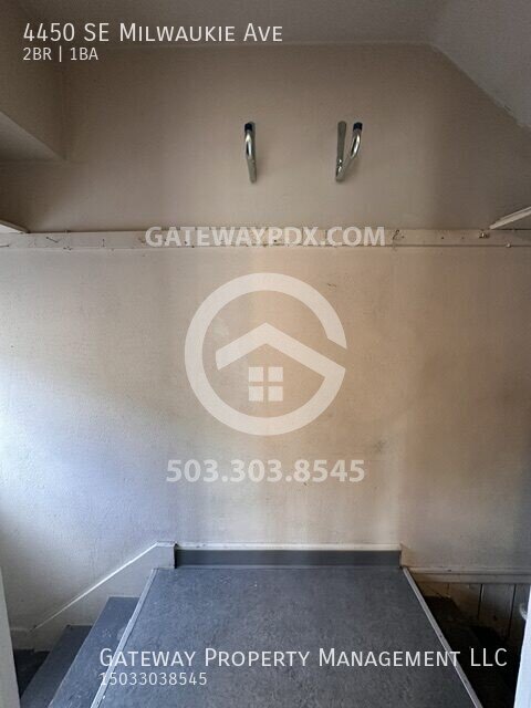 Building Photo - 4450 SE Milwaukie Ave