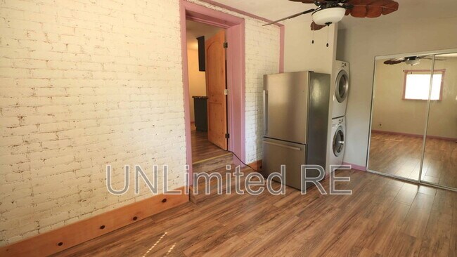 Building Photo - 1717 Cottonwood Ave