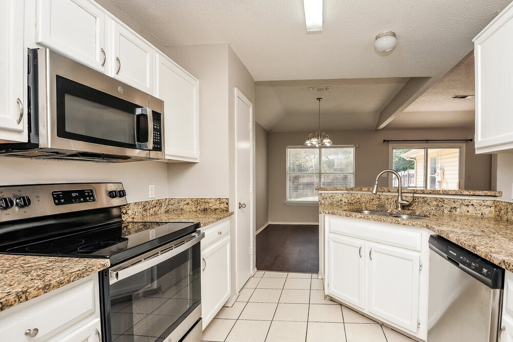 Building Photo - 1040 Glencrest Dr
