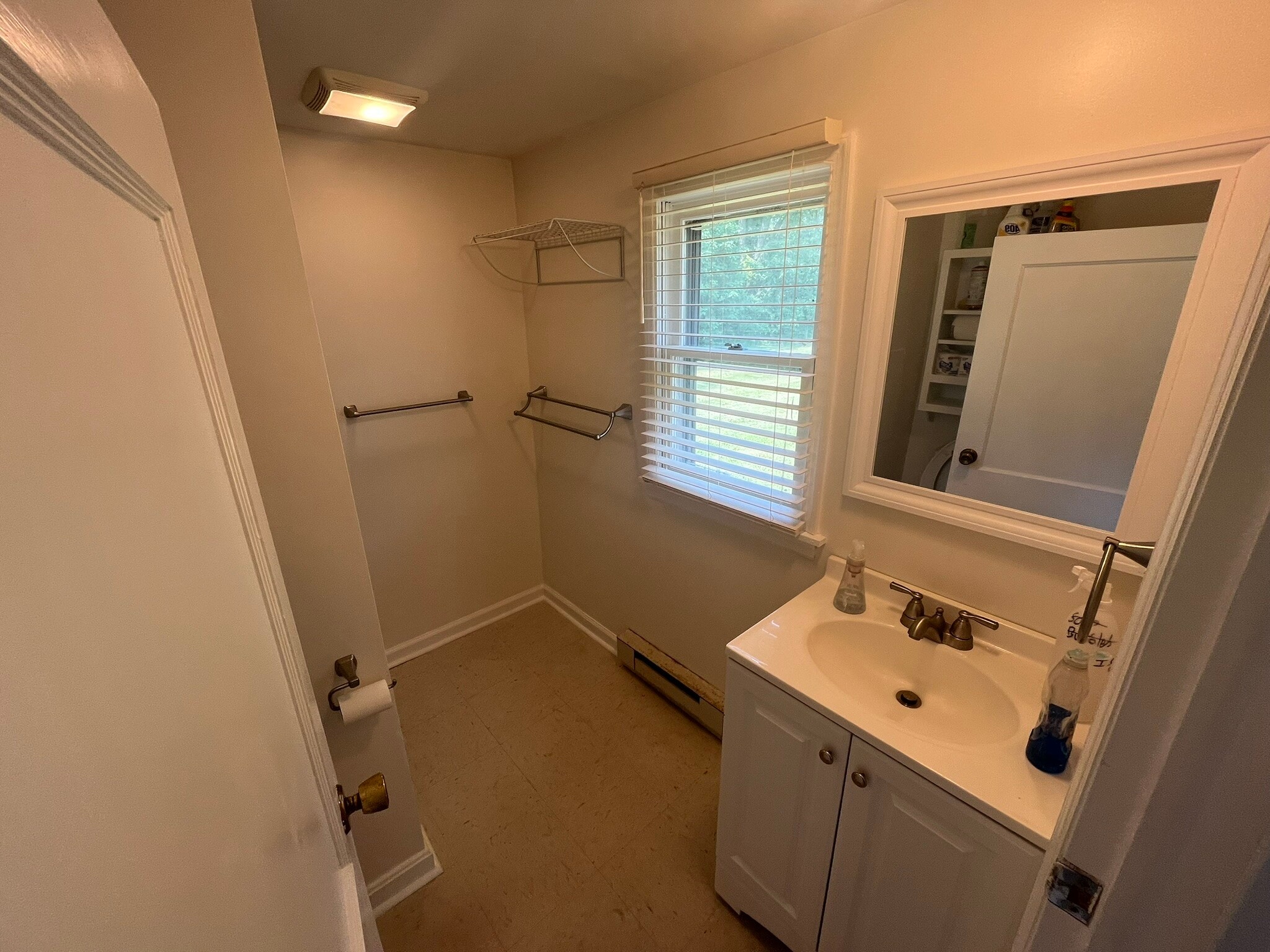 Bathroom - 328 Tyrone St