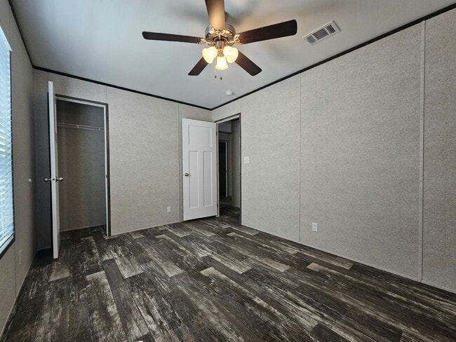 Building Photo - 6711 Hidden Oaks Dr