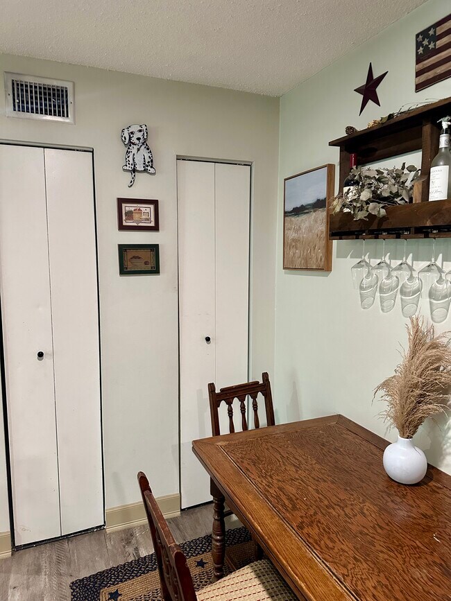 Building Photo - 15 Thayer Pond Dr