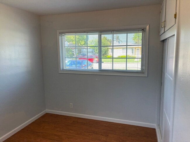 Building Photo - NICE 2 Bedroom Home with Large Enclosed Ya...