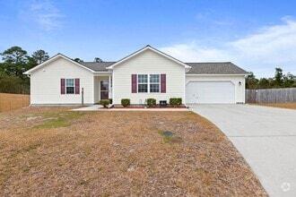 Building Photo - Ranch with fenced yard in Swansboro HS Dis...