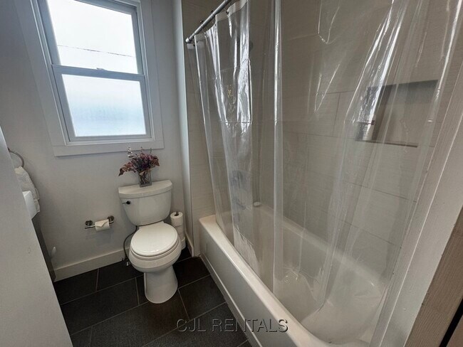 Building Photo - 9 Harding St